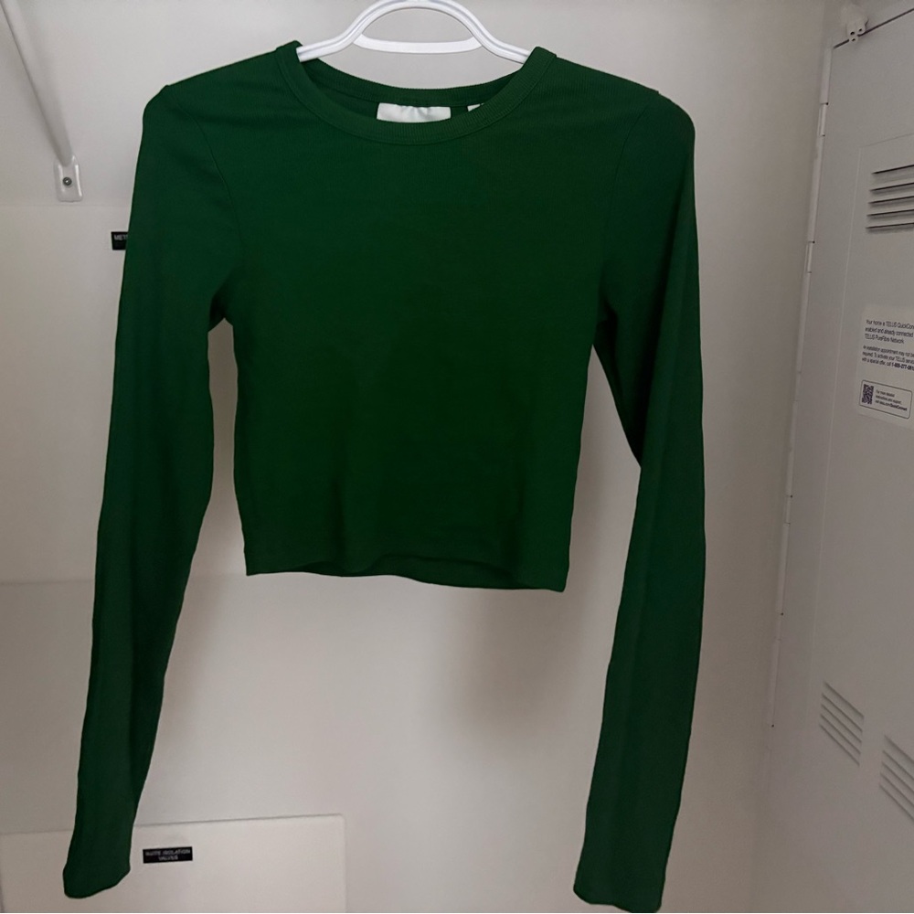 Plenty - JJXX - Women's Green Long Sleeve cropped ribbed Top. Size medium.
